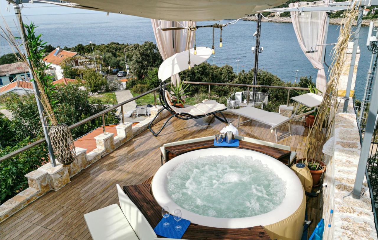 Lovely In With Jacuzzi Apartment Utjeha